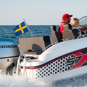 Flaggstång med flagga svensk